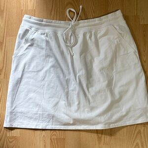 NWOT. Style & Co.   White Casual Skort with Drawstring. Size large